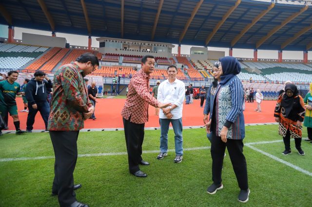 Selesai Direnovasi, Kementerian PUPR Serah Terima Pengelolaan Stadion GBLA dan Sidolig