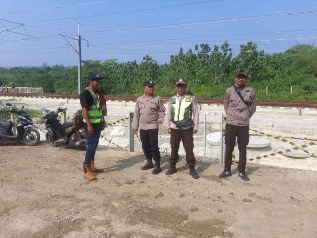 Polda Jabar Himbau Masyarakat Tidak Masuk Area Rel Proyek KCJB Karena Beraliran Listrik Tegangan Tinggi