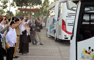 Salmiah Rambe Lepas dan Doakan Keberangkatan Jemaah Haji Kloter 16