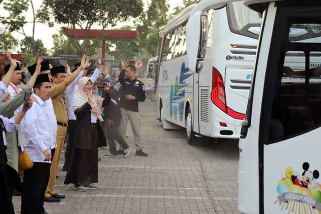 Salmiah Rambe Lepas dan Doakan Keberangkatan Jemaah Haji Kloter 16