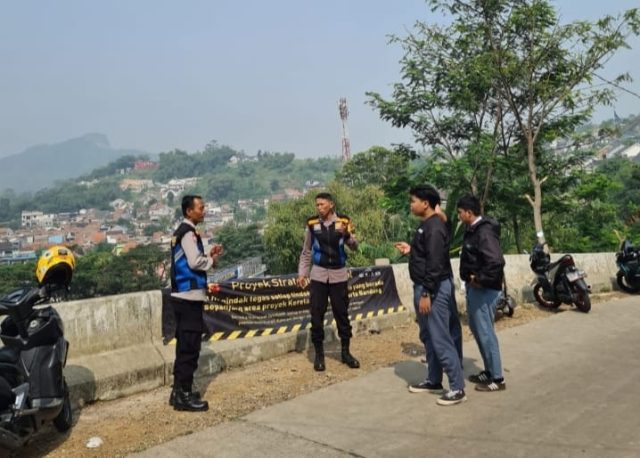 Polda Jabar Himbau Warga Jangan Sampai Mendekati Area Rel Perlintasan Kereta Cepat Jakarta Bandung 