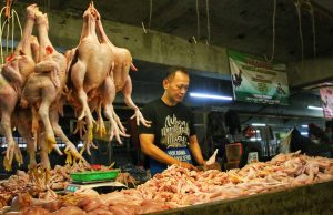 Harga Daging Ayam dan Cabai di Kota Bandung Masih Tinggi