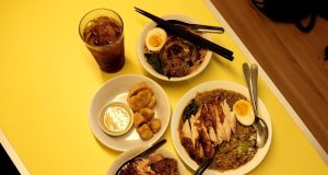 Sedang Viral, Sajikan Perpaduan Nasi Godog dan Kaldu Ramen, Ini dia Ton Kedai Bandung