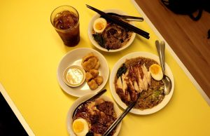 Sedang Viral, Sajikan Perpaduan Nasi Godog dan Kaldu Ramen, Ini dia Ton Kedai Bandung
