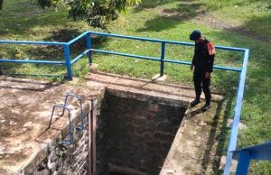 Langsung Turun Kelapangan, Tim Sar Sat Brimob Polda Jabar Cek Pintu Saluran Air di Cirebon
