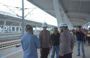 Polda Jabar Himbau Para Pekerja Proyek KCJB Agar Berhati-hati dalam Pengerjaanya