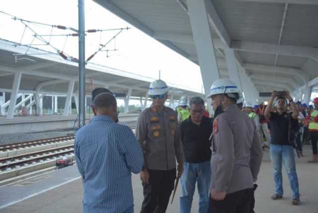 Polda Jabar Himbau Para Pekerja Proyek KCJB Agar Berhati-hati dalam Pengerjaanya