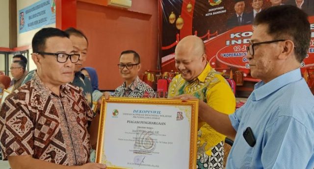 Heri Gunawan Dianugerahi Penghargaan Sebagai Tokoh Penggiat Koperasi di Acara Puncak HKI ke-76