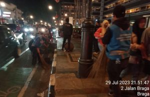 Pasca Asia Africa Festival 2023, Petugas Kebersihan Percantik Kembali Kawasan Alun-Alun