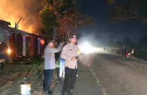 Polisi Amankankan Lokasi Kebakaran di Kios Tanah Bengkok Blok Dukuh Bitung