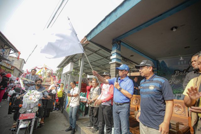 Belasan Kendaraan Hias Meriahkan Karnaval Jampana