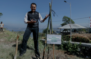 Jumat Menanam, Kadisdik Jabar Ikut Gerakan Tanam dan Pelihara Pohon Damar