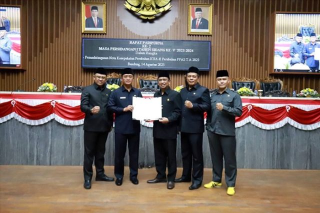 Paripurna DPRD Kota Bandung Tandatangani Nota Kesepakatan Perubahan KUA-PPAS APBD Tahun Anggaran 2023
