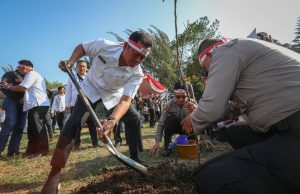 Pemkot Bandung dan Polrestabes Kolaborasi Tanam Pohon Produktif