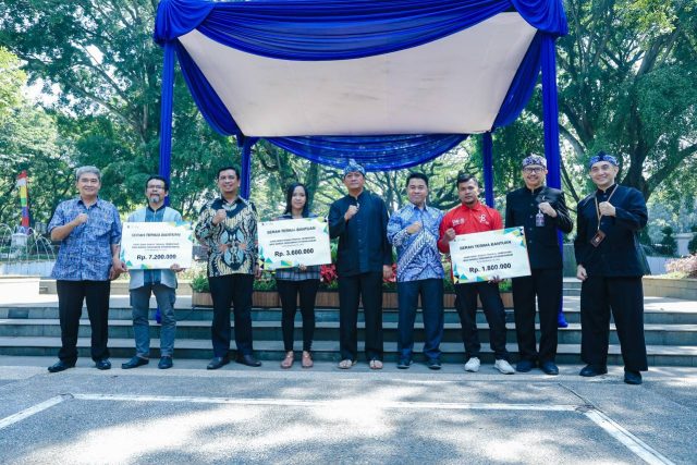 Pemkot Bandung Salurkan Bantuan Tunai Bagi Ribuan KK Terdampak Citarum Harum