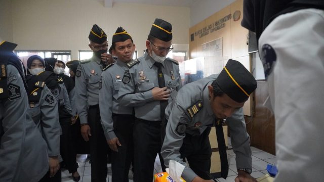 Cegah Penyalahgunaan Narkoba, Bapas Kelas l dan BNN Kota Bandung Gelar Tes Urine
