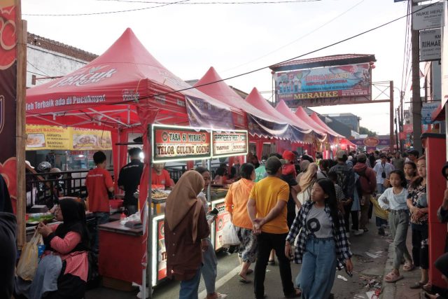 Rangkaian HJKB, Ribuan Warga Banjiri Cibadak Funday