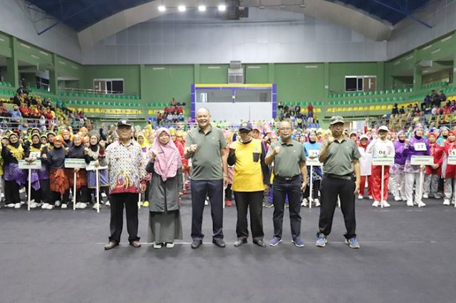 Anggota Komisi D DPRD Kota Bandung Hj. Salmiah Rambe, S.Pd.I, M.Sos menghadiri acara Pekan Olahraga Lansia 2023 Kota Bandung Tahun 2023, di GOR Bandung, Senin (18/9/2023).