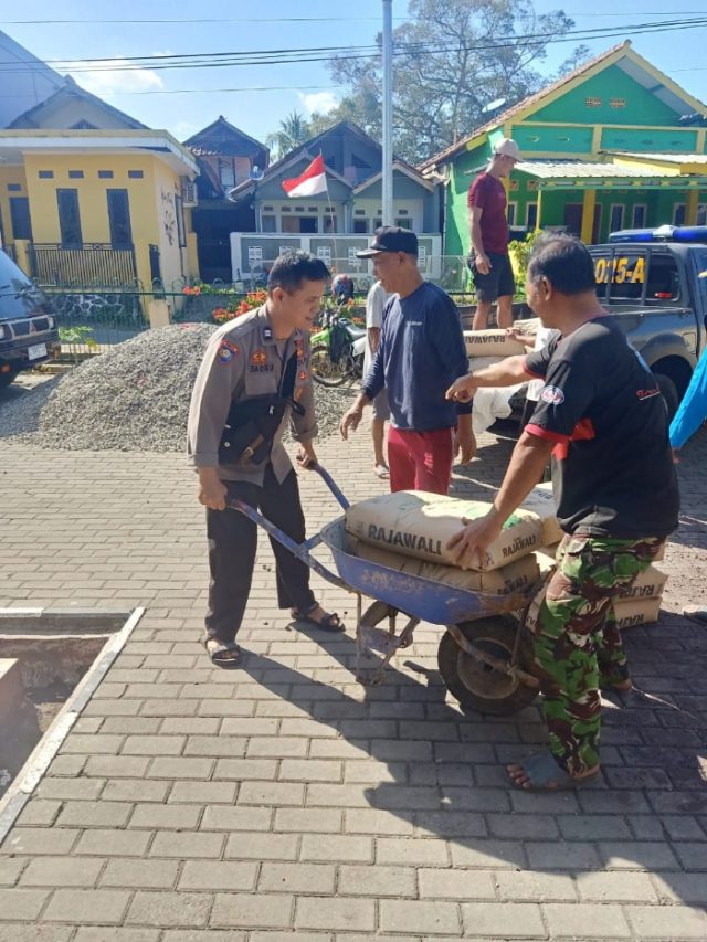 Polisi berikan bantuan sosial untuk membangun masjid