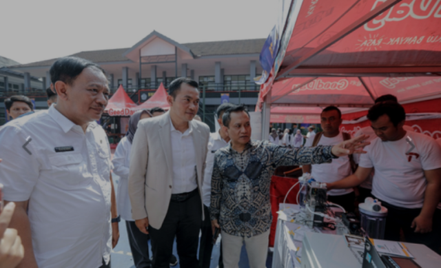 Wahyu Mijaya Apresiasi Job Fair SMKN 4 Bandung, Lulusan SMK Disalurkan dengan Baik