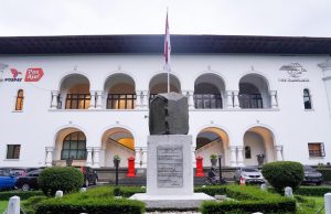 Gambar 1 Gedung Kantor Pusat Pos Indonesia