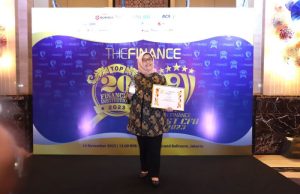 The Finance Beri Penghargaan bank bjb Sebagai Top 20 Financial Institution 2023 The Finance Beri Penghargaan bank bjb Sebagai Top 20 Financial Institution 2023 (1)