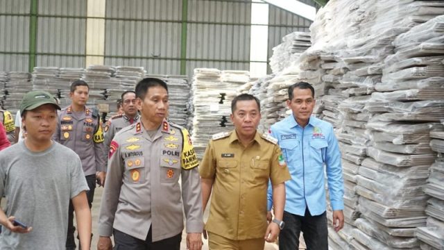 Kapolda Jabar Kunjungi Gudang Logistik KPU di Karawang