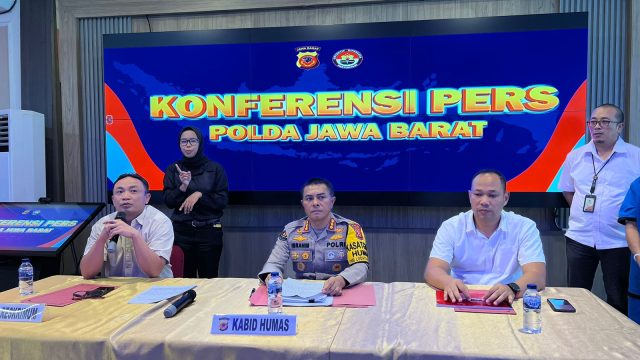 Polda Jabar Gelar Konferensi Pers Terkait Tindak Pidana Pembunuhan Ibu dan Anak di Subang