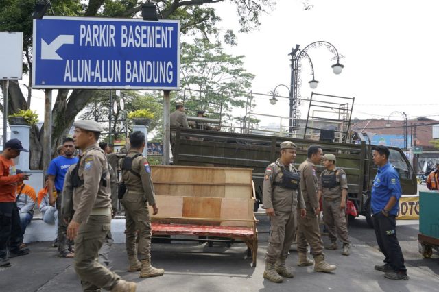Satpol PP Kota Bandung Pastikan Kawasan Dalem Kaum Bebas PKL