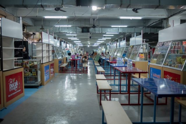 Wajah Baru Lokasi PKL di Alun-alun Bandung Wajah Baru Lokasi PKL di Alun-alun Bandung