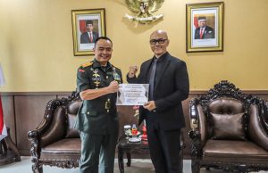 Wakil Ketua DPRD Kota Bandung Terima Penghargaan Grand Master Akademi TNI dan Polisi TP 2023