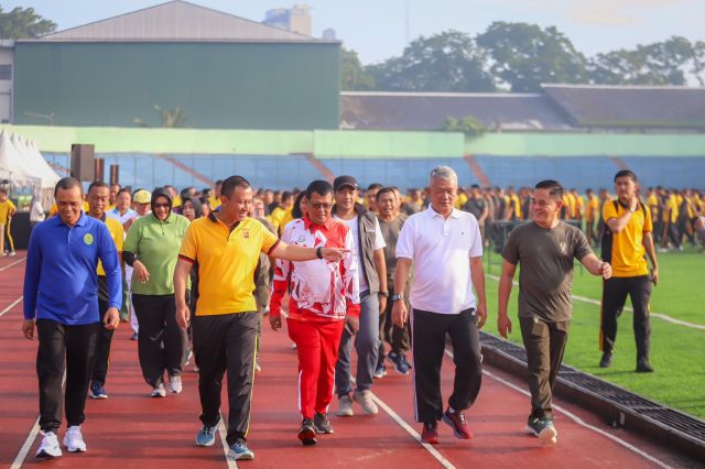 Forkopimda Semangati Anggota Polisi dan TNI di Stadion Siliwangi