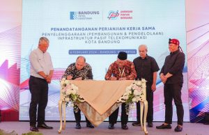 Kota Bandung Targetkan Bebas Kabel Fiber Optik dalam 3 Tahun ke Depan Kota Bandung Targetkan Bebas Kabel Fiber Optik dalam 3 Tahun ke Depan