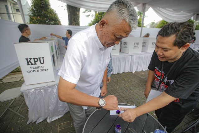 Pj Wali Kota Bandung Nyoblos di TPS 69 Rancasari