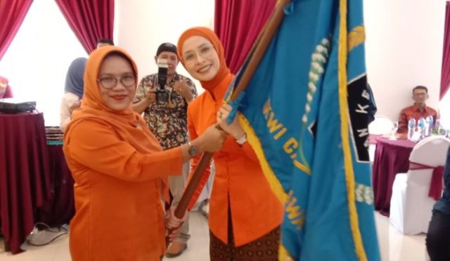 Jiean Ajiyanpi Lantik Kepengurusan IKWI Kabupaten Indramayu Masa Bakti 2023-2026