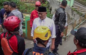 Duka Mendalam Untuk Keluarga Dua Santri Hanyut di Sungai Cikapundung