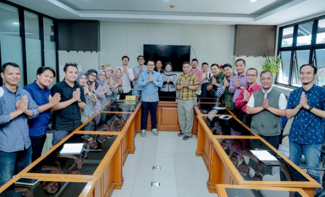 Hari Pertama Kerja Setelah Libur Idulfitri, Kadisdik Silaturahmi dengan Seluruh Pegawai