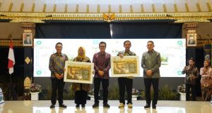 Dirut PosIND Optimis Prangko Seri Penanda Kota Buk Renteng Bisa Melejit di Dunia