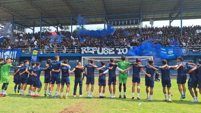 Bobotoh hadir di sesi latihan Persib. (Fifi Nofita)