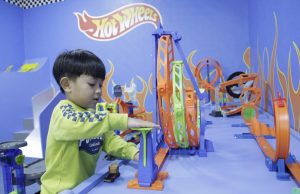 Cari Tempat Bermain Anak Plus Orang Tua Bisa Ngafe? Ke Hompimpa Playground Saja
