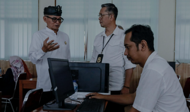 Ade Afriandi Lakukan Peninjauan Pelayanan PPDB di SMAN 1 Depok