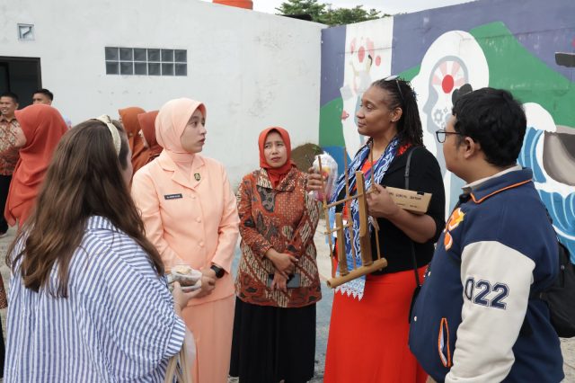 Delegasi Pemuda Kota Fort Worth, Amerika Serikat Sambangi SMA Angkasa Husein Sastranegara Bandung