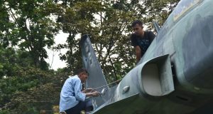 Jelang HUT Ke-73 Koopsud I, Lanud Husein Sastranegara Percantik Tugu Pesawat F5 Tiger