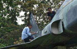Jelang HUT Ke-73 Koopsud I, Lanud Husein Sastranegara Percantik Tugu Pesawat F5 Tiger
