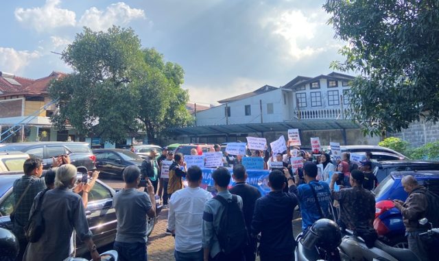 Geruduk PWI Jabar, Anggota PWI se-Bandung Raya Desak PWI Pusat Gelar KLB