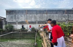 Edwin Senjaya Tinjau Kawasan Pengelolaan Sampah di RW 13 Kelurahan Cijawura