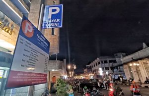 Dishub Kota Bandung Pecat Oknum Juru Parkir yang Getok Tarif