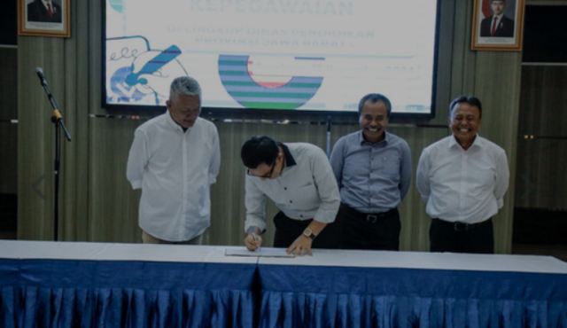 Bangun Tata Kelola Kepegawaian yang Bersih, Transparan, dan Akuntabel, Disdik Jabar Laksanakan Penandatanganan Pakta Integritas Bangun Tata Kelola Kepegawaian yang Bersih, Transparan, dan Akuntabel, Disdik Jabar Laksanakan Penandatanganan Pakta Integritas