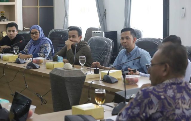 Bahas Persoalan Sampah, Komisi C Undang Peneliti Komunikasi Lingkungan Unpad