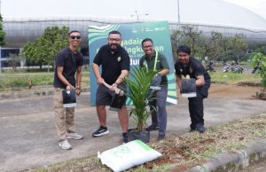 Pegadaian Peduli Lingkungan di Stadion GBLA. (Media officer PSKC)